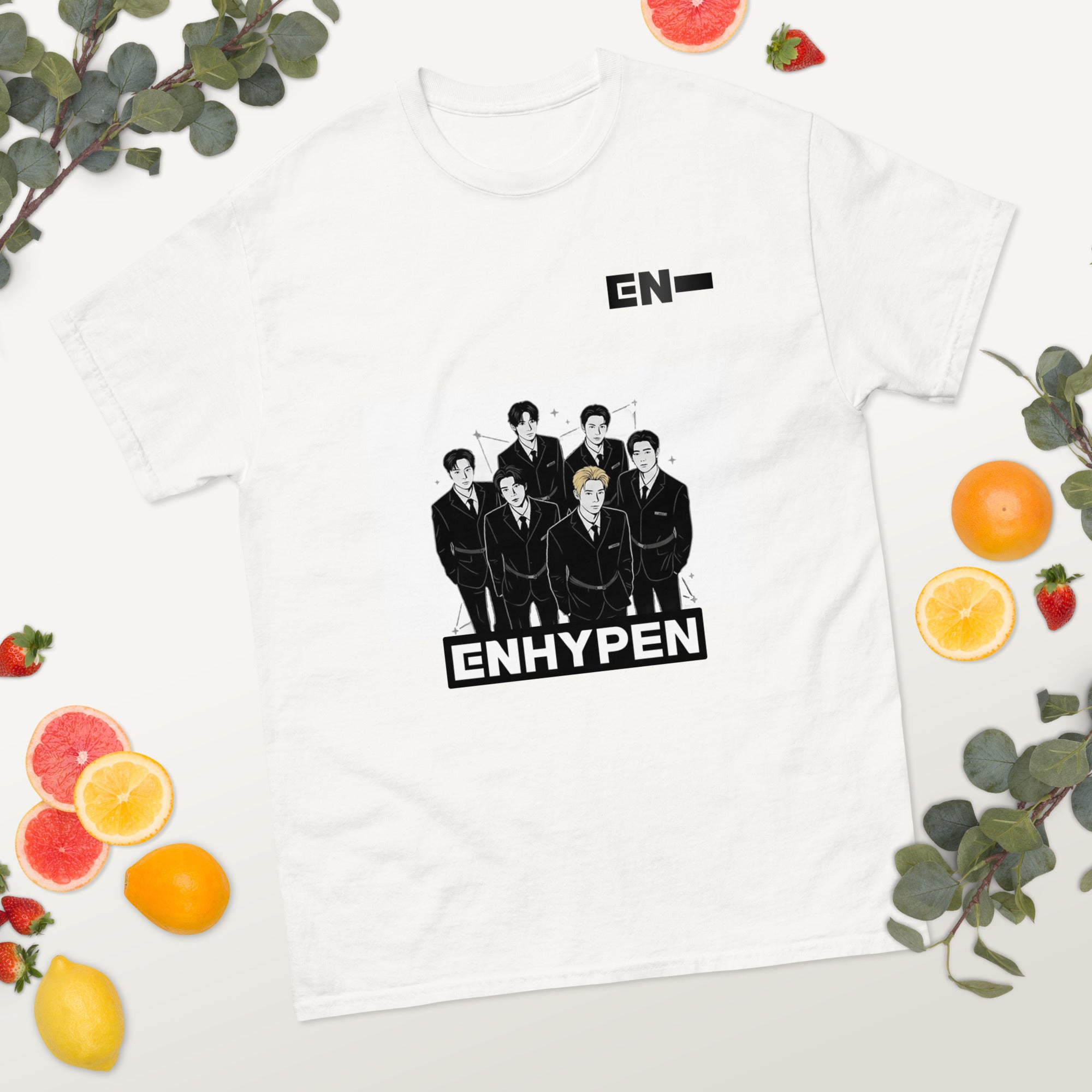 Camiseta ENHYPEN diseño manga, foto de modelo
