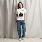 Camiseta ENHYPEN diseño manga, foto de modelo con la prenda
